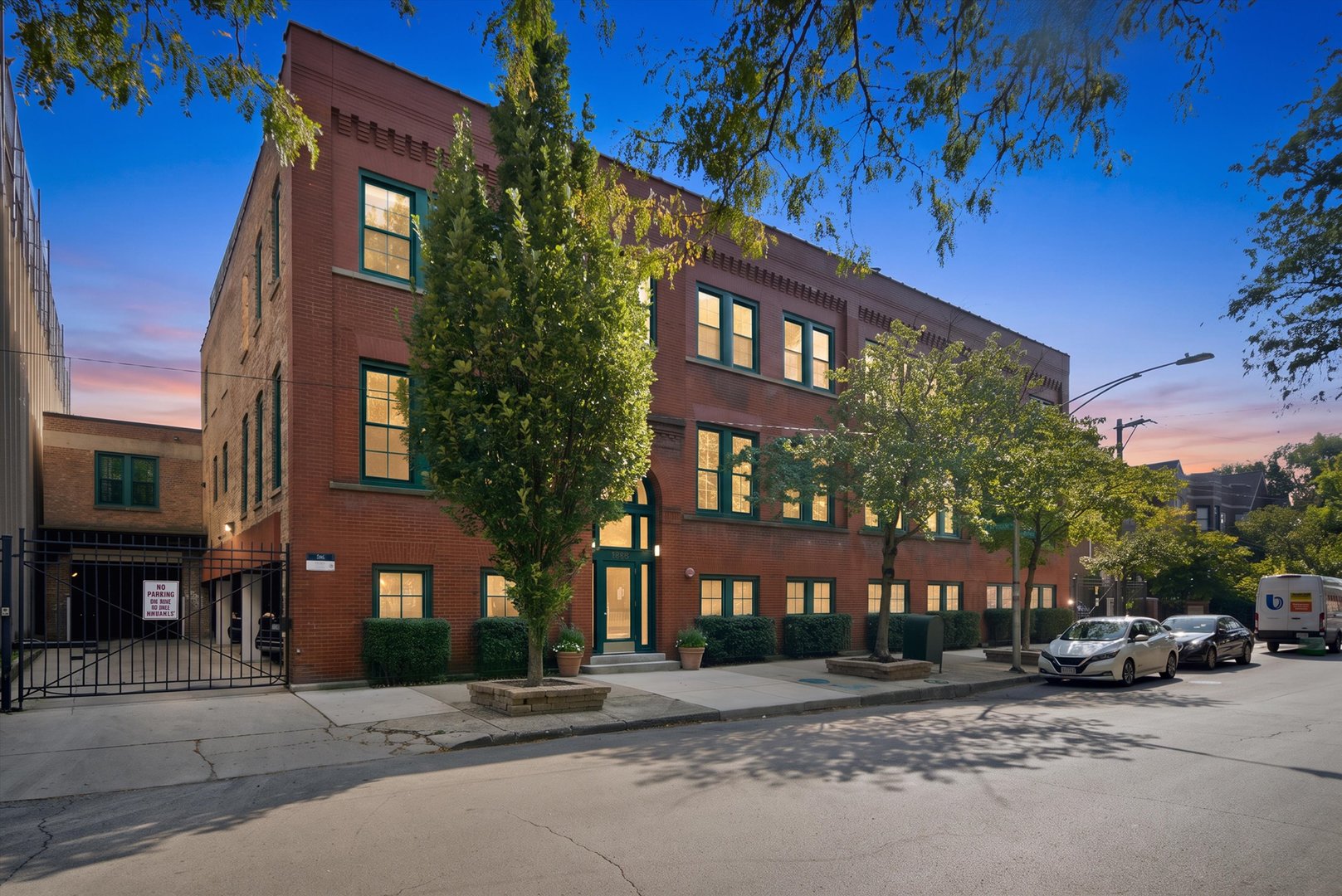1335 W ALTGELD Street Unit: 2A