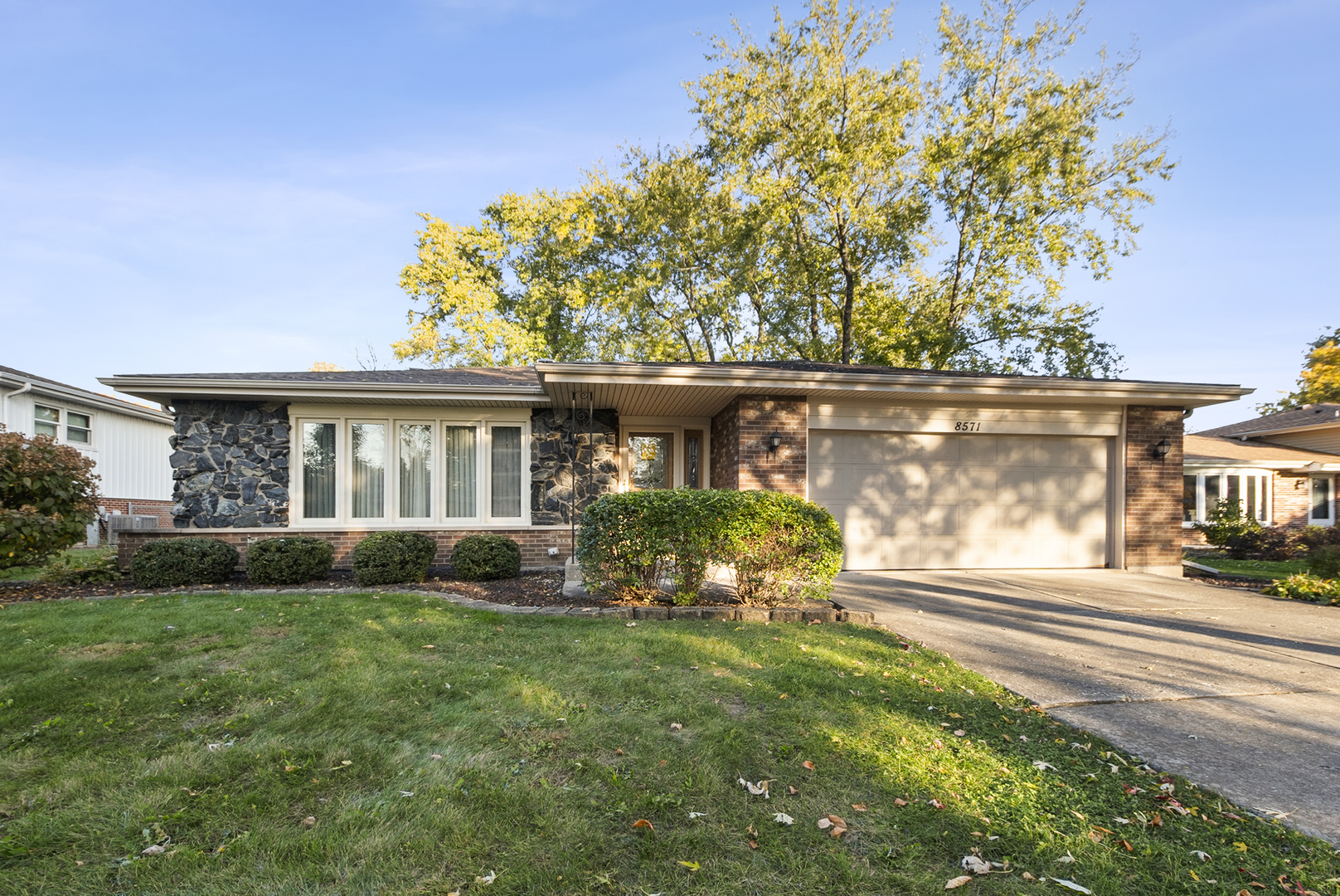 8571 Wood Vale Drive