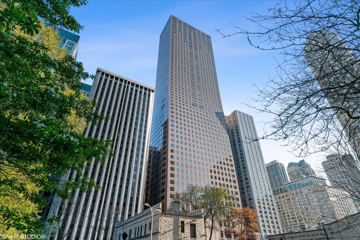 161 E Chicago Avenue Unit: 33C