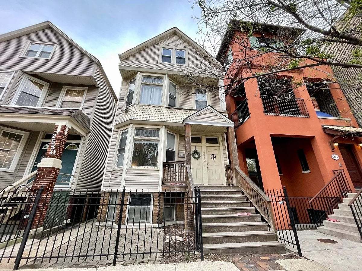 2552 N Southport Avenue Unit 2f