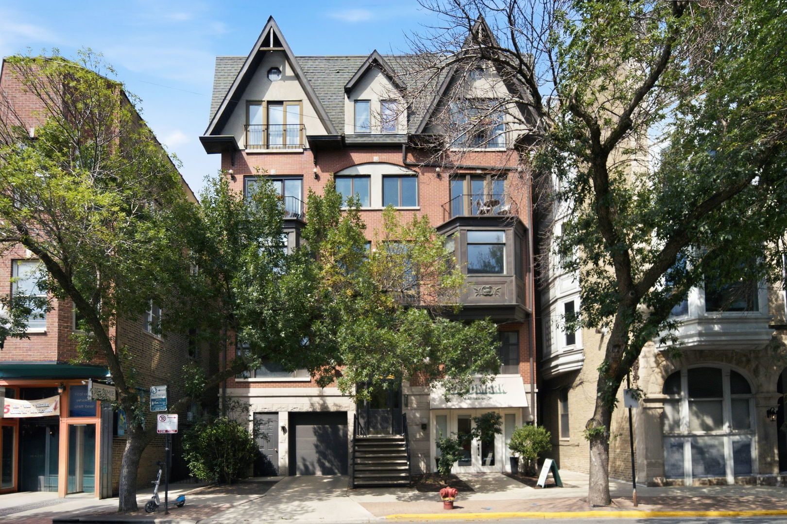 1122 W Armitage Avenue Unit: 102