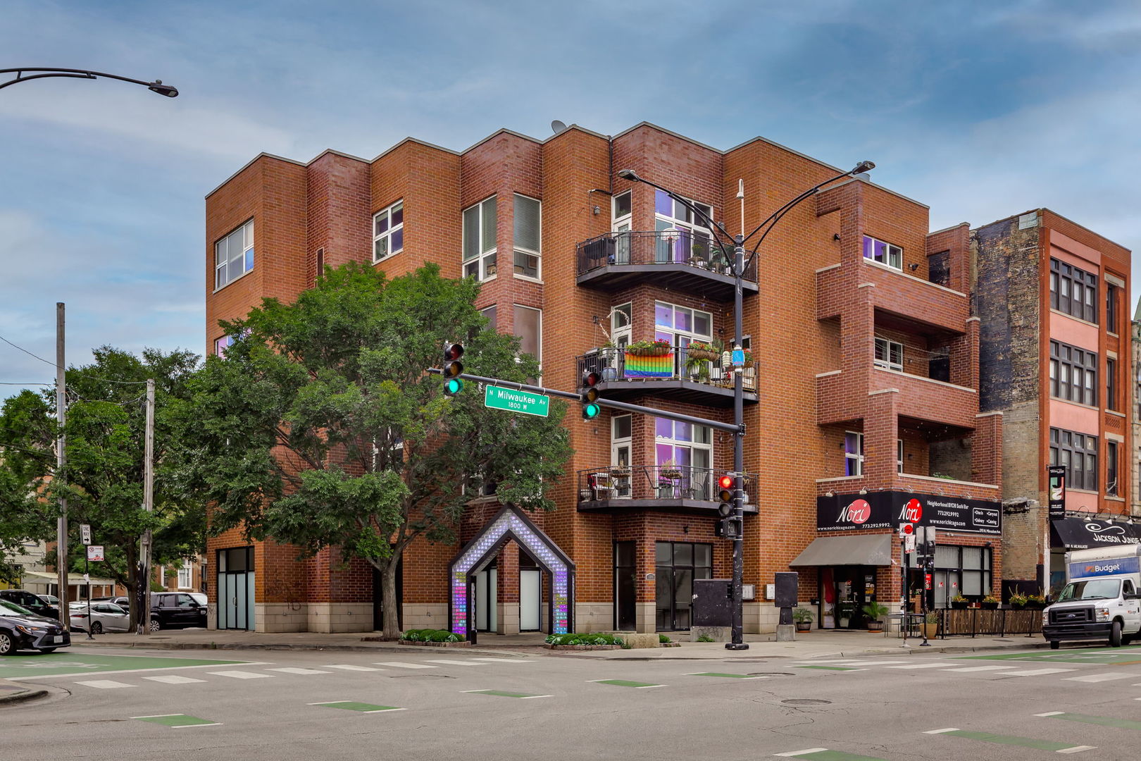 1395 N MILWAUKEE Avenue Unit: 3E