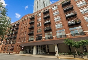360 W Illinois Street Unit: 8A
