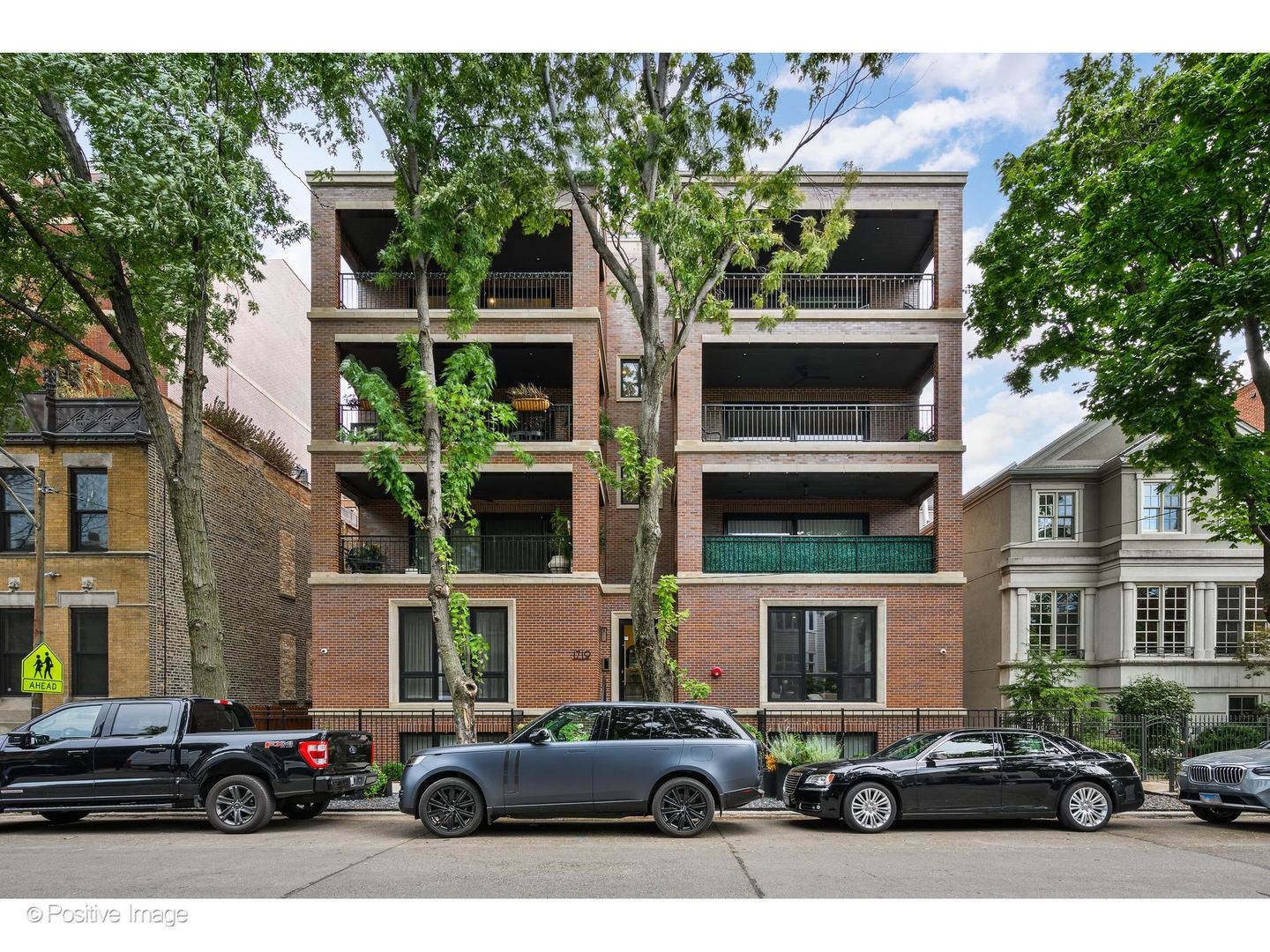 1719 N Burling Street Unit: 4N