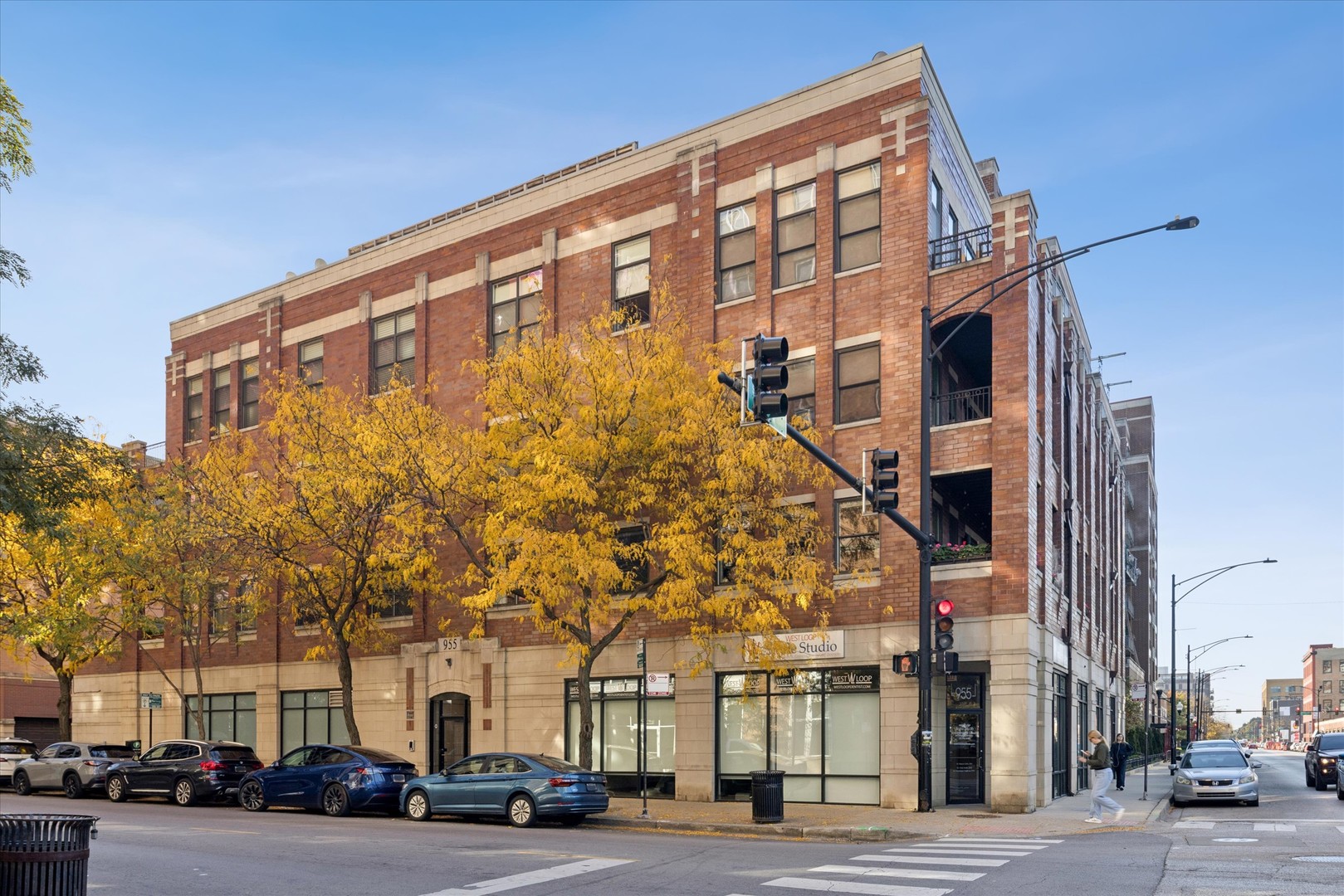 955 W Monroe Street Unit 3b