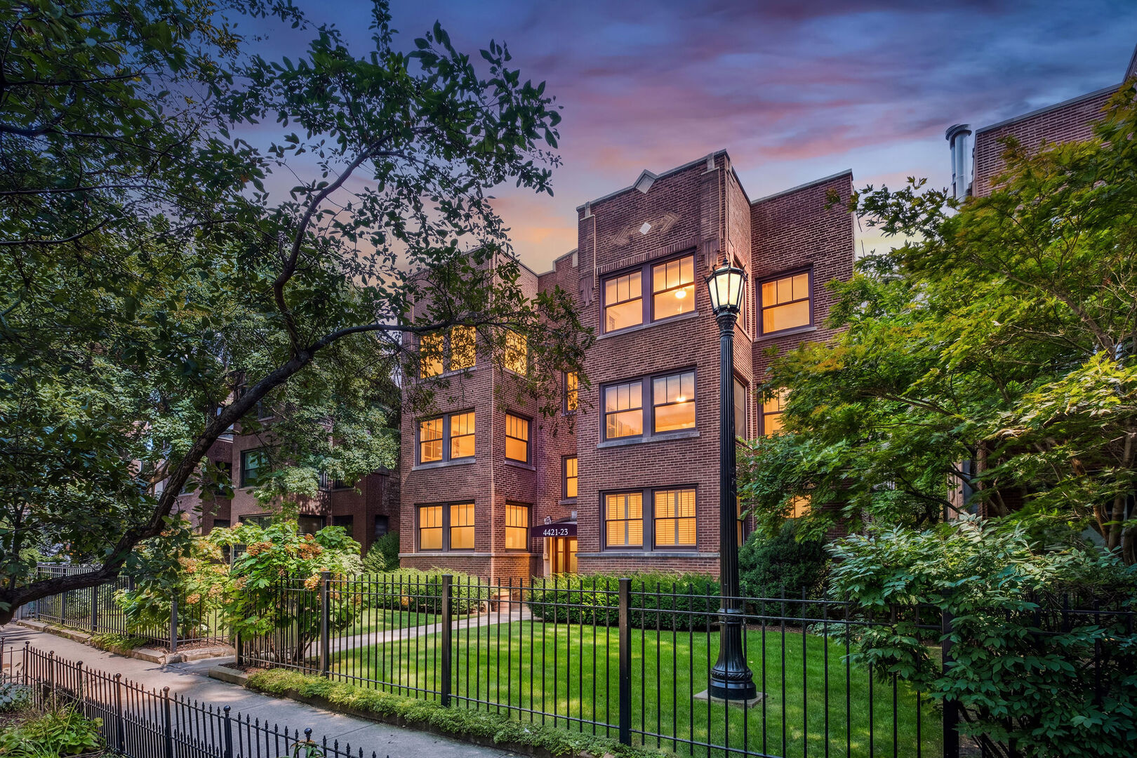 4421 N BEACON Street Unit: 1S