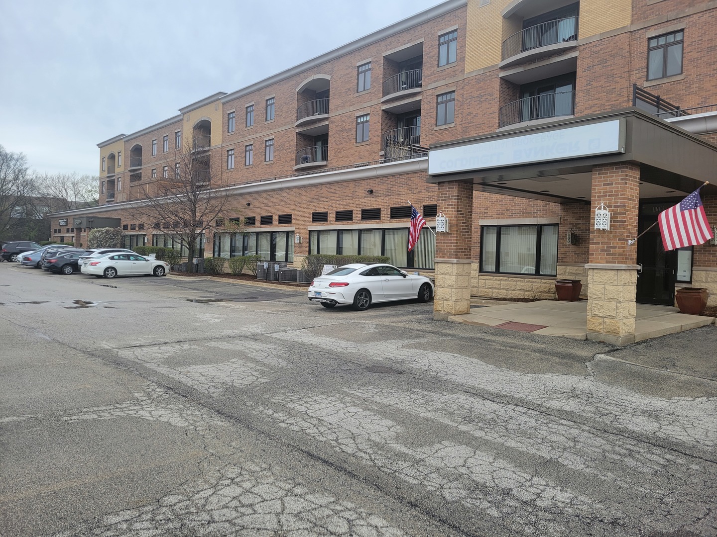 6400 N Northwest Highway