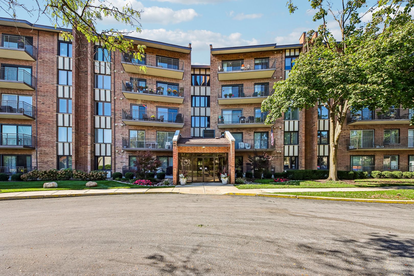 701 Lake Hinsdale Drive Unit: 201