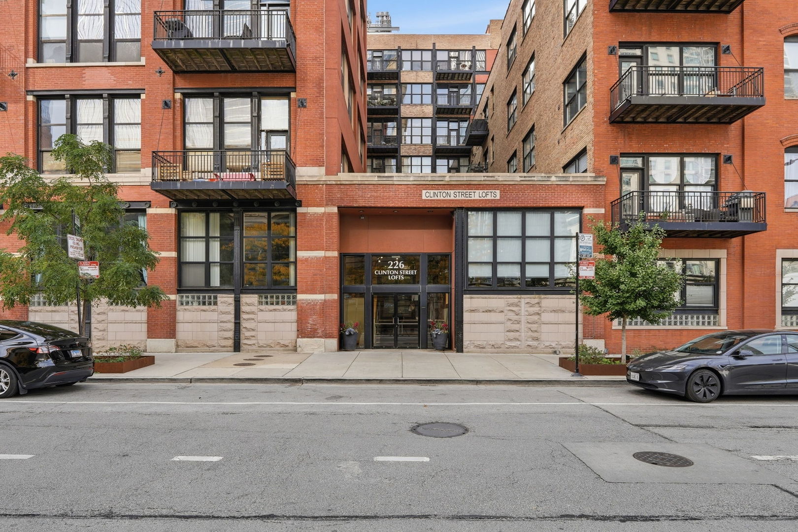 226 N Clinton Street Unit 101