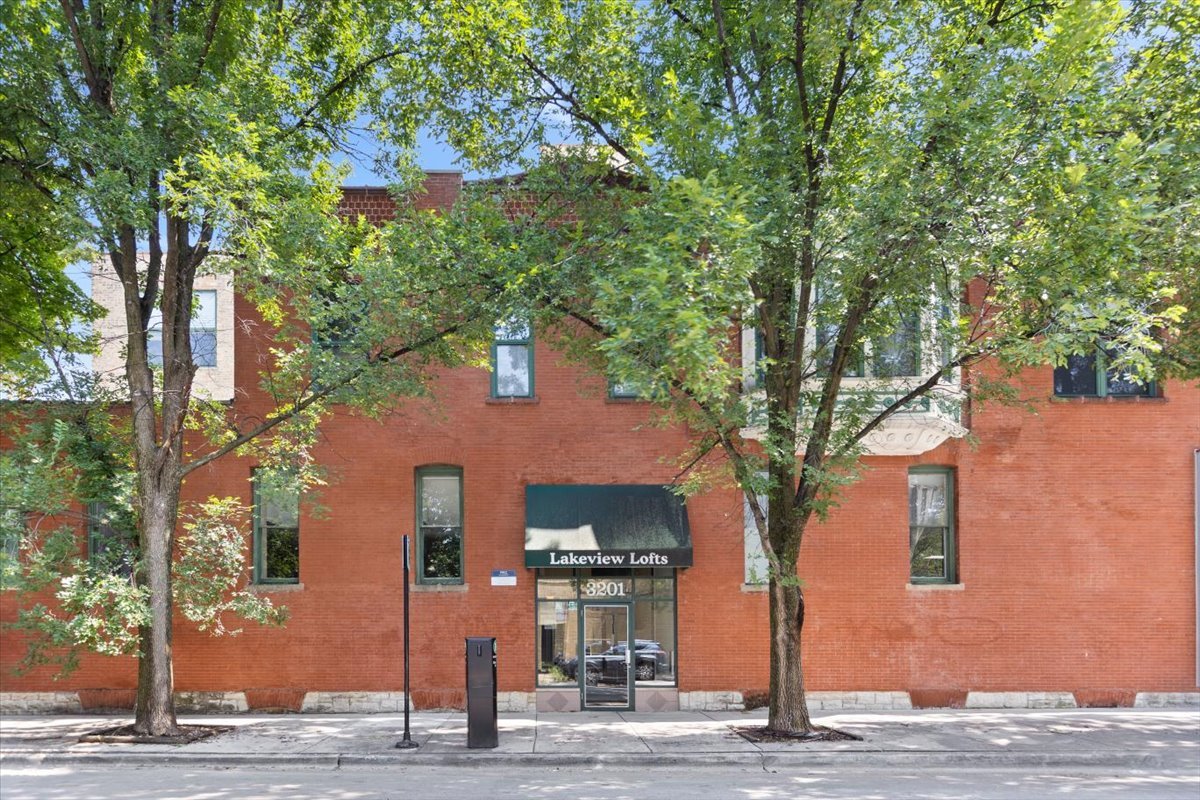 3201 N Seminary Avenue Unit 201