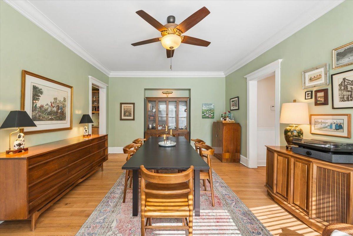 3808 N Pine Grove Avenue Unit 1s