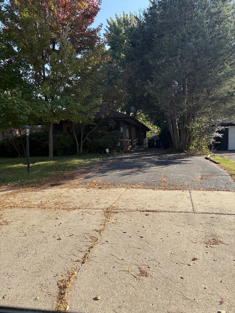 276 E Saint Charles Road E