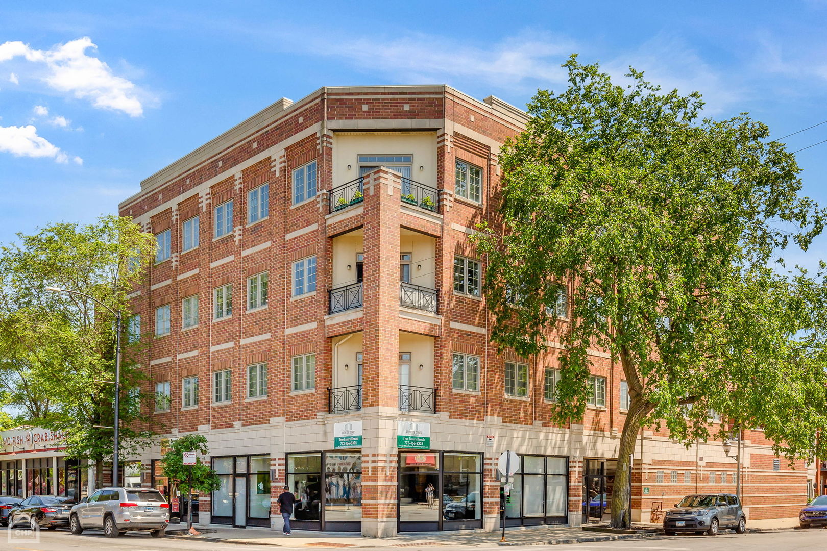 4705 S Champlain Avenue Unit 303