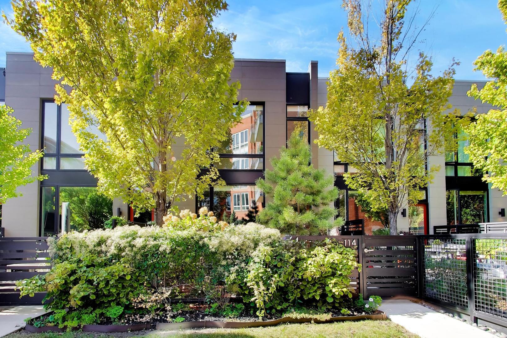 4832 N Clark Street Unit 114