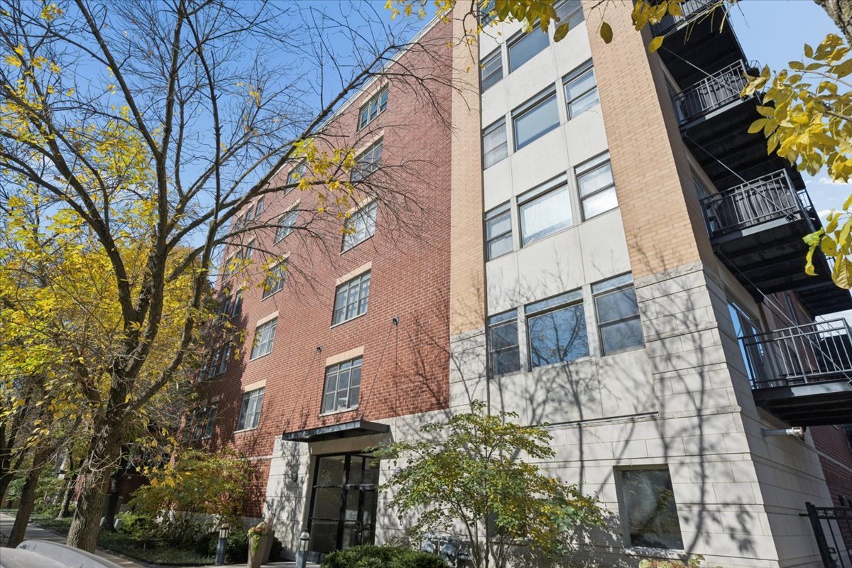 2320 W St Paul Avenue Unit 603