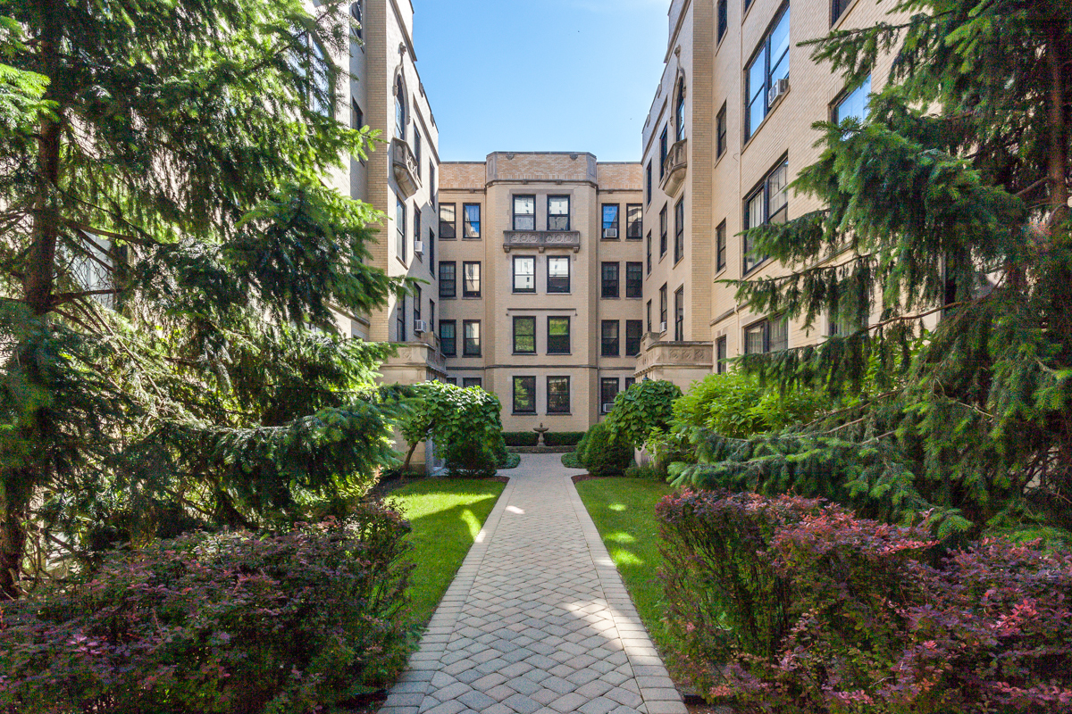 3608 N Pine Grove Avenue Unit B7