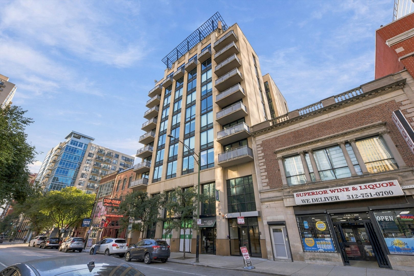 744 N Clark Street Unit 301