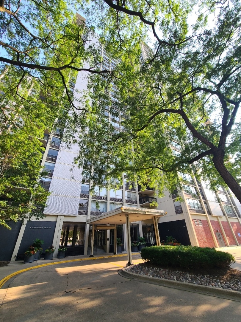 1360 N Sandburg Terrace Unit 410