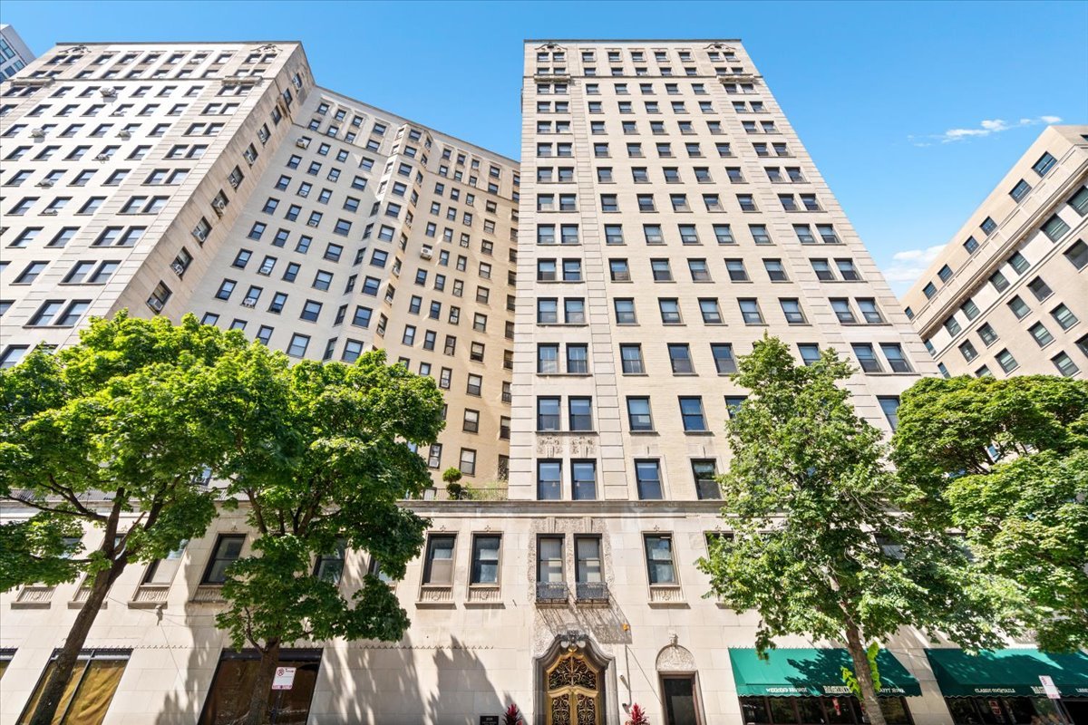 2000 N Lincoln Park West Unit 1214