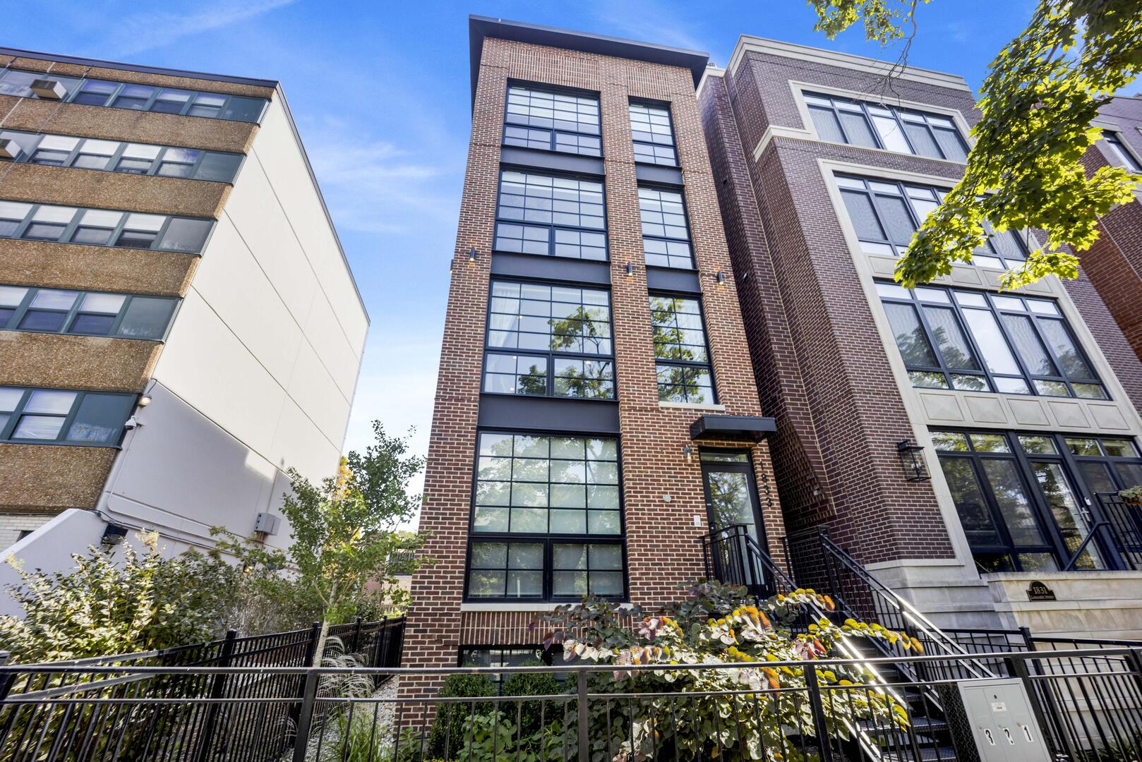 1833 N Larrabee Street Unit 2