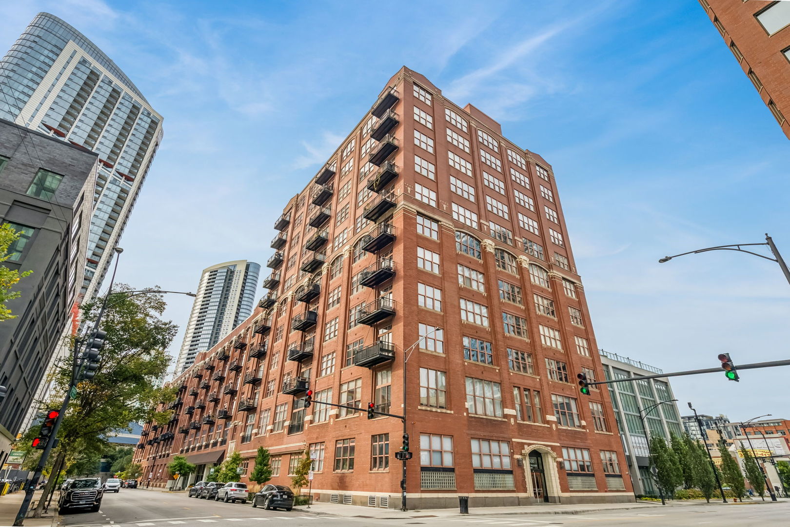 360 W Illinois Street Unit 613