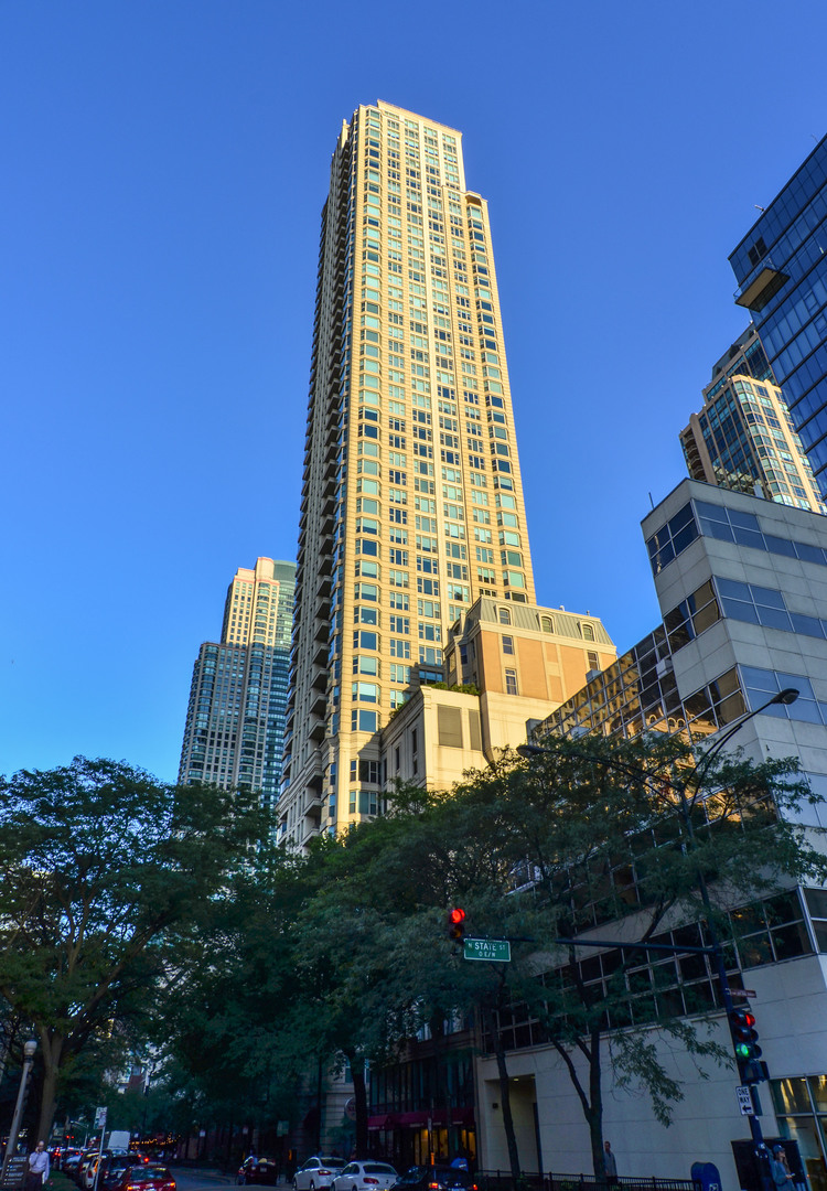 25 E Superior Street Unit 3701