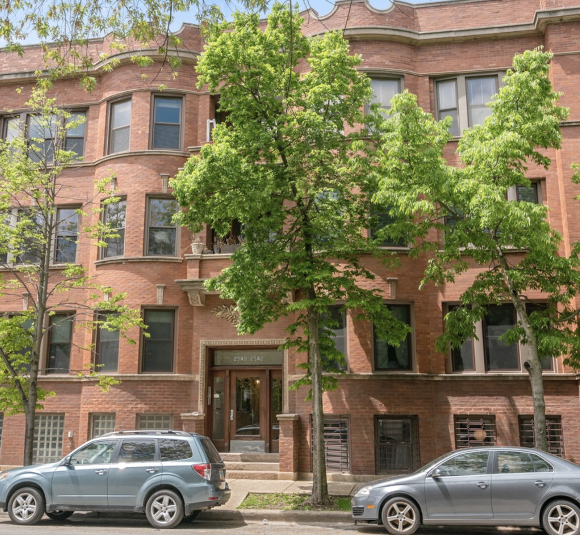 2542 N Sacramento Avenue Unit B