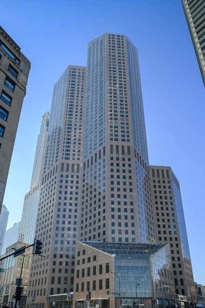 950 N Michigan Avenue Unit 4206