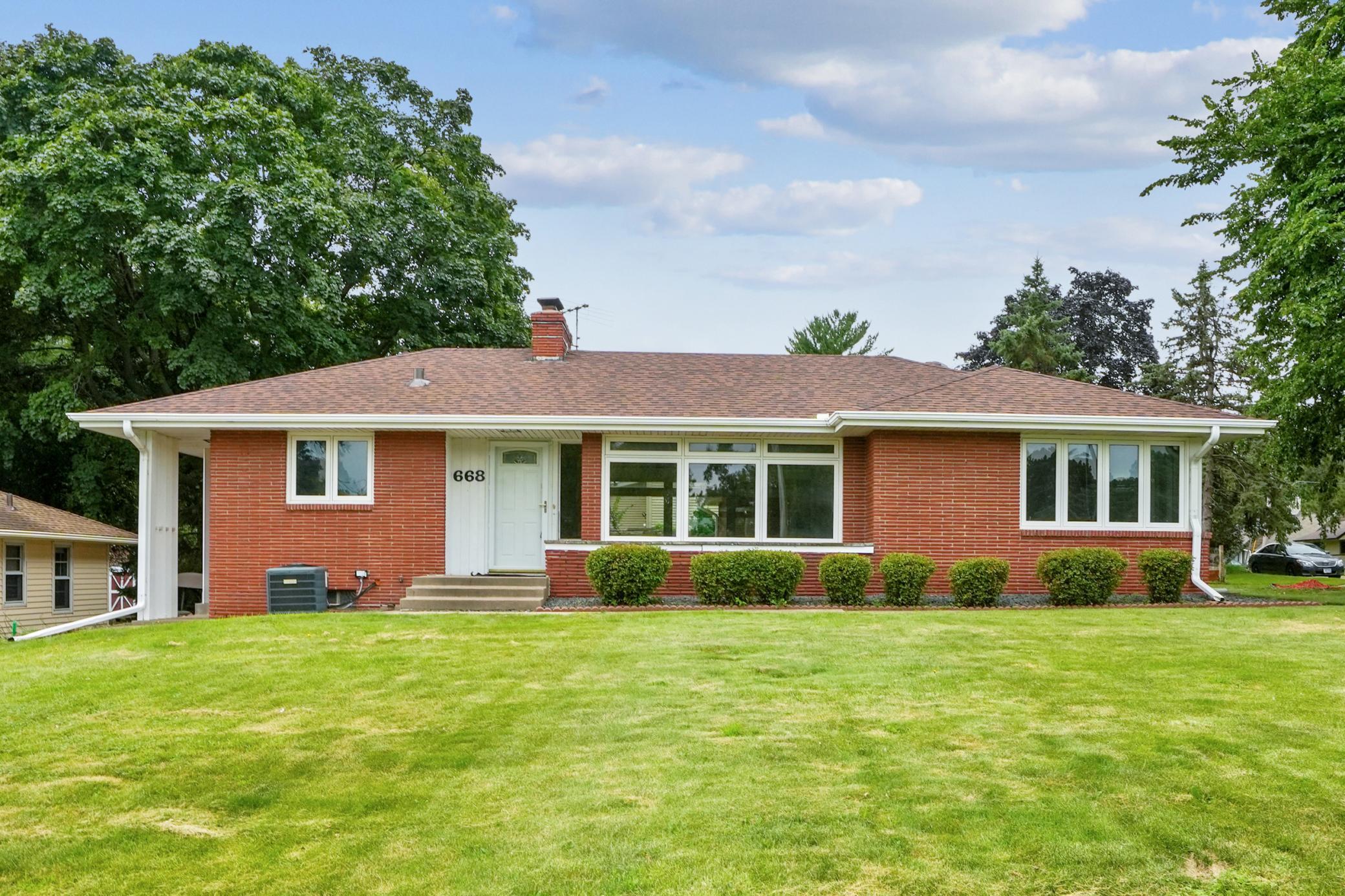 668 Viking Drive E