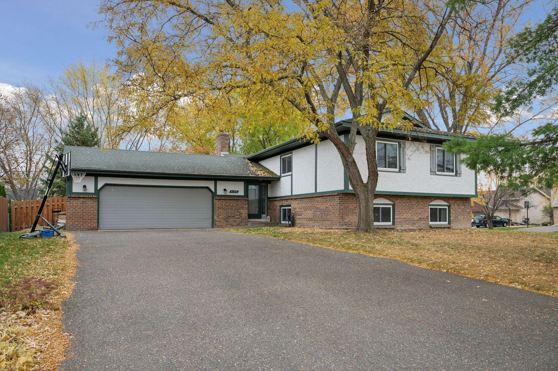 4384 Oakhurst Avenue