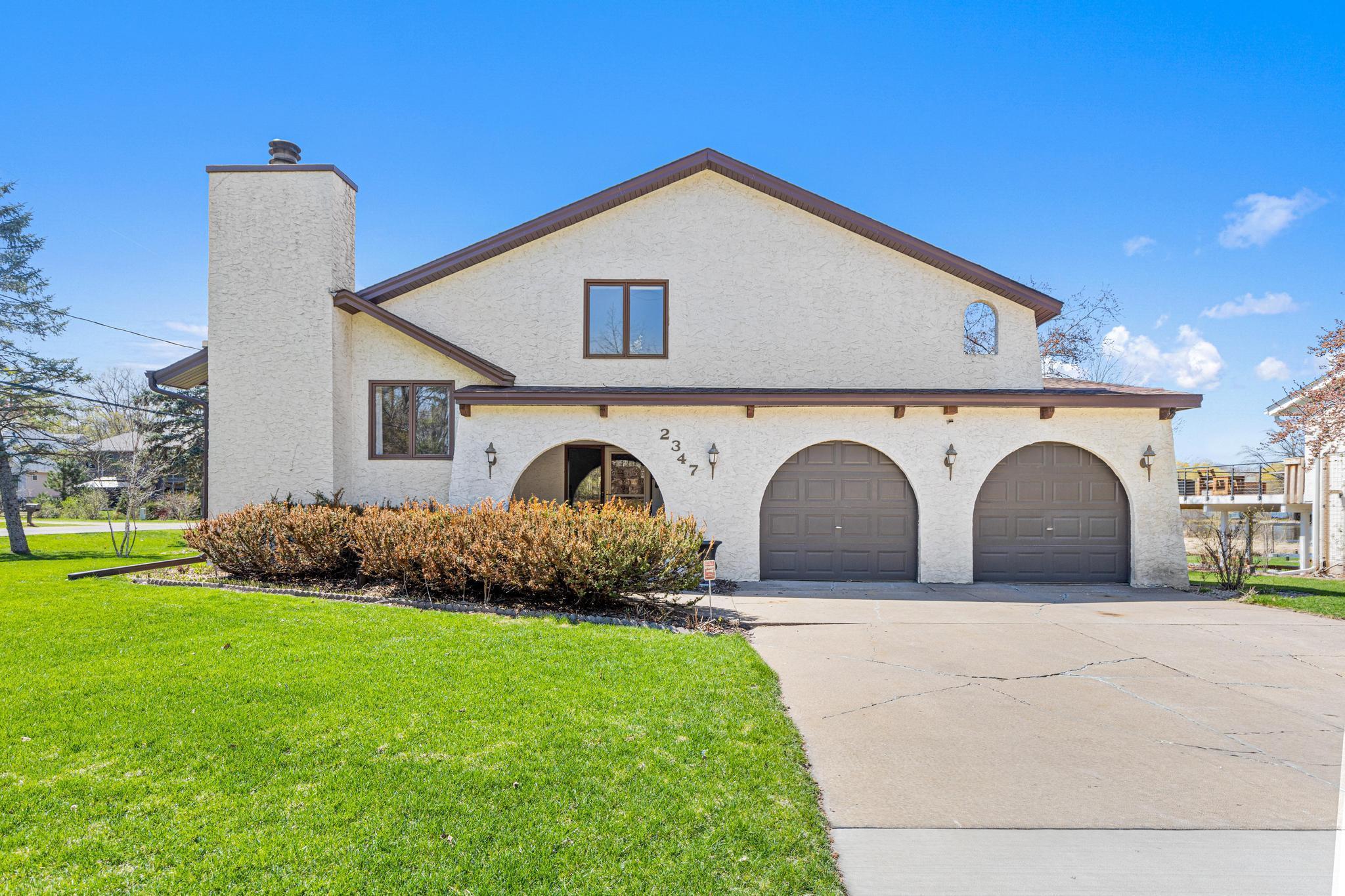 2347 Greenbrier Circle