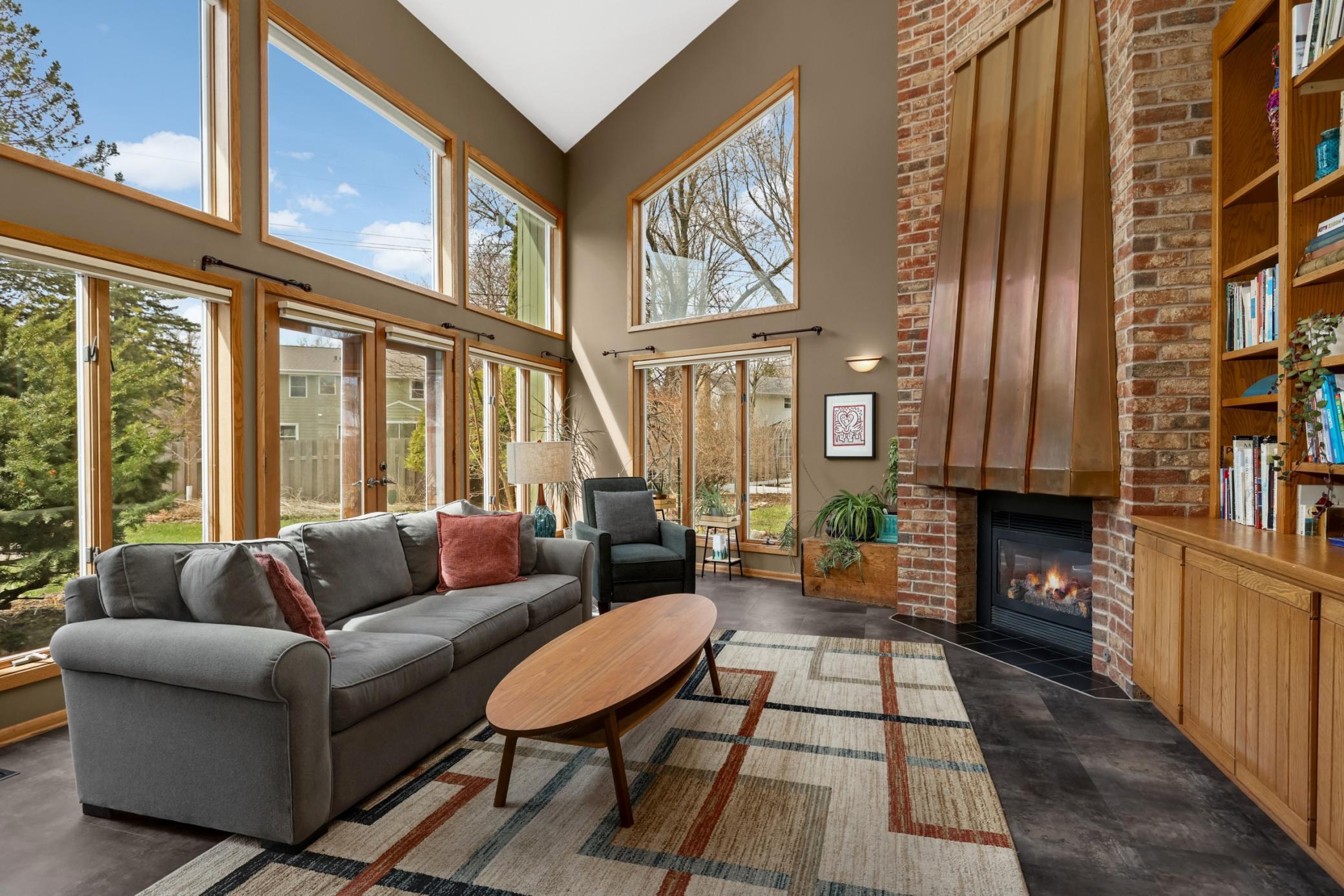 2955 Regent Avenue N