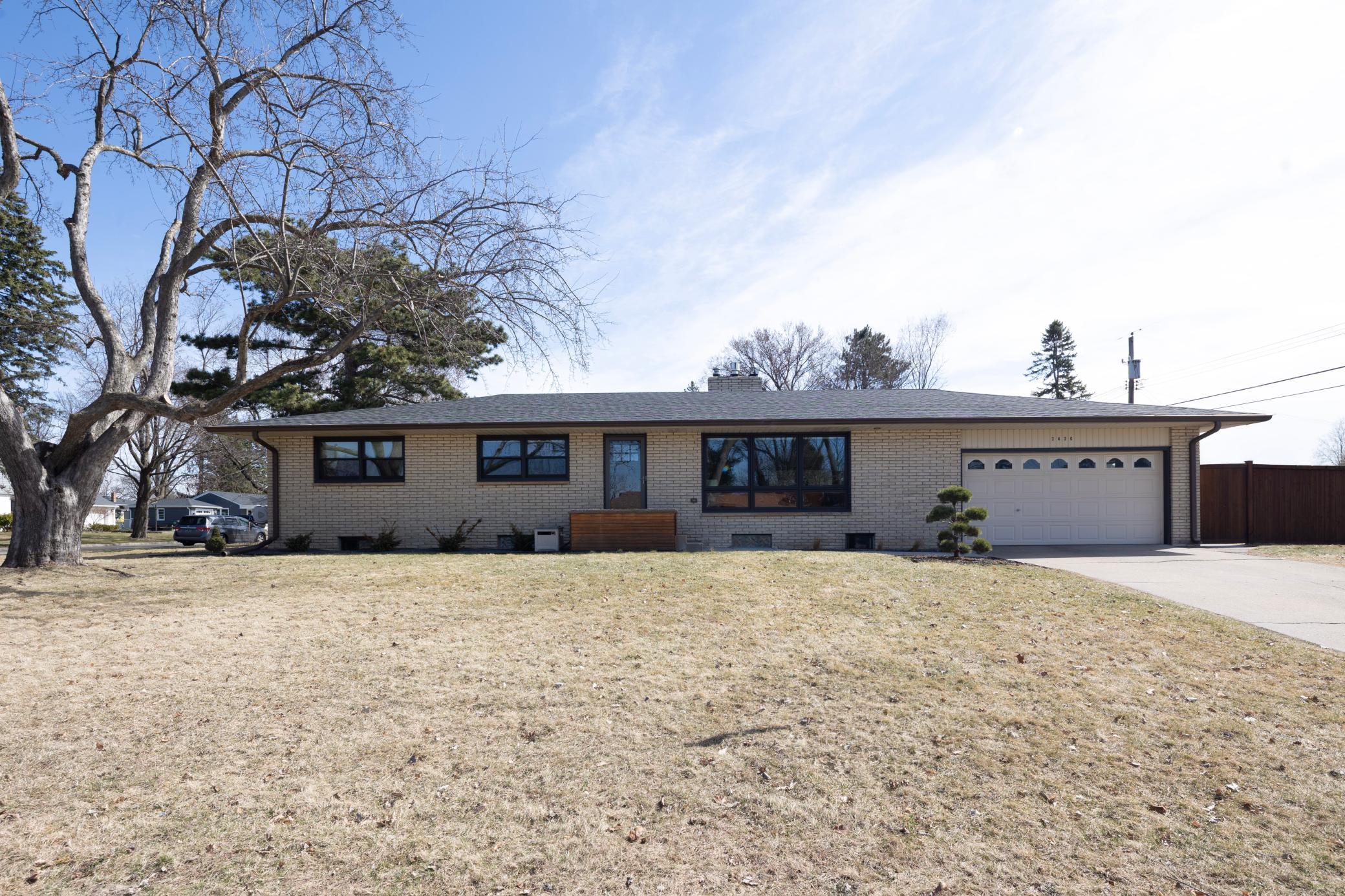 2420 Dunlap Street N