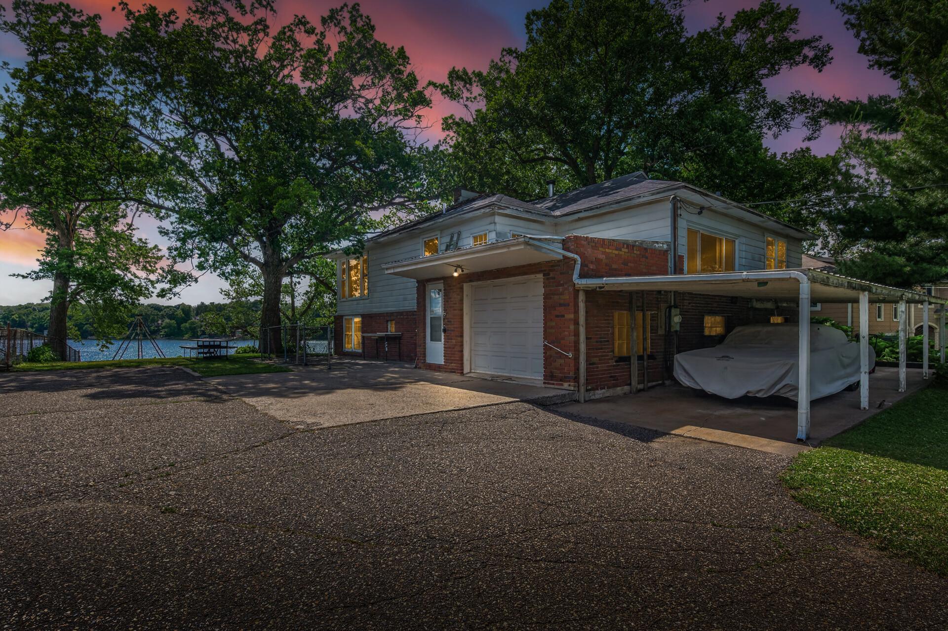 450 W Horseshoe Drive