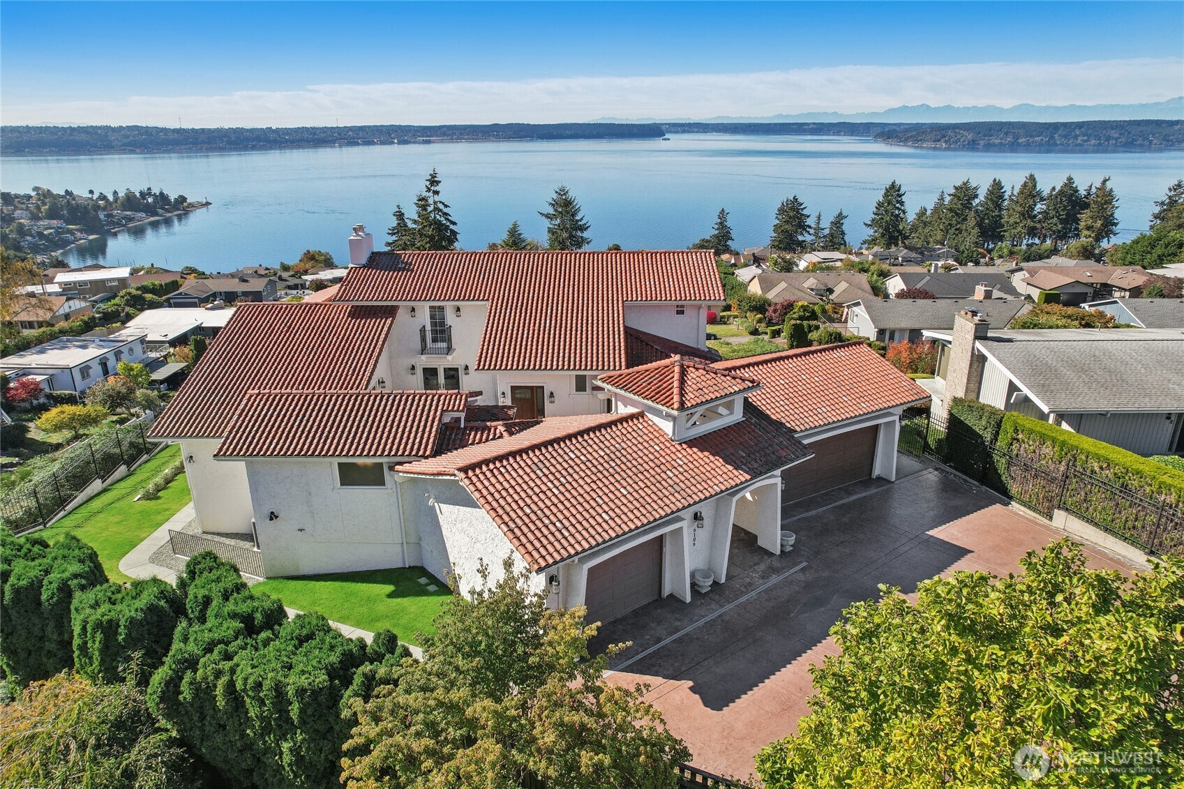 6106 Panorama Drive NE