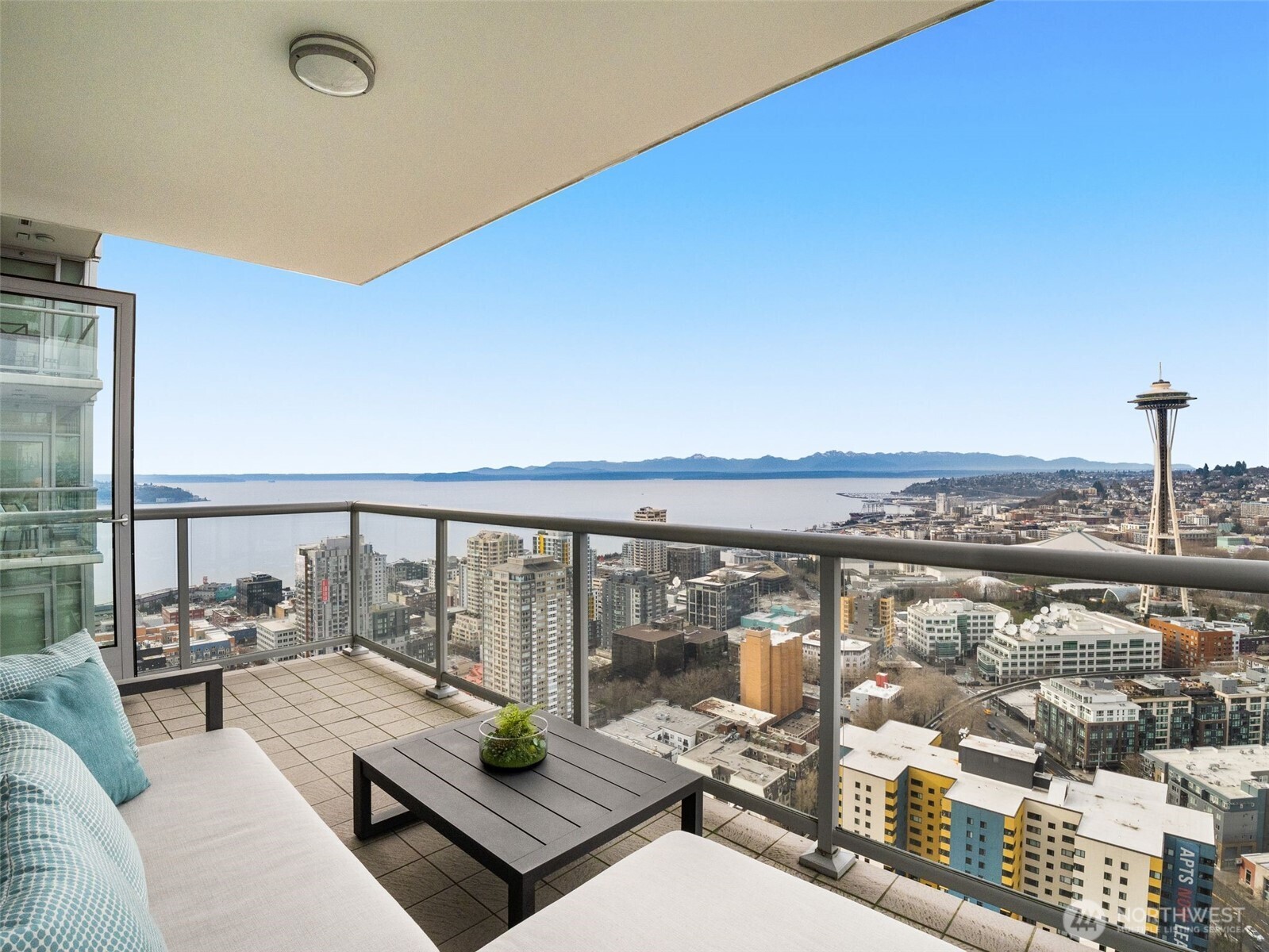 583 Battery Street Unit: 3802N