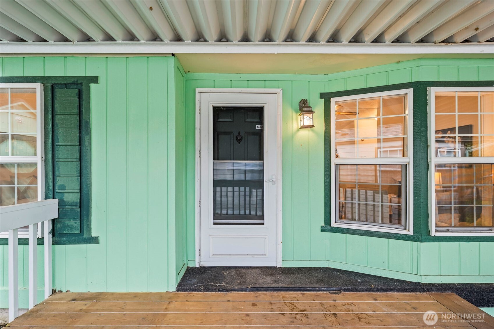 998 Mahogany Lane NW