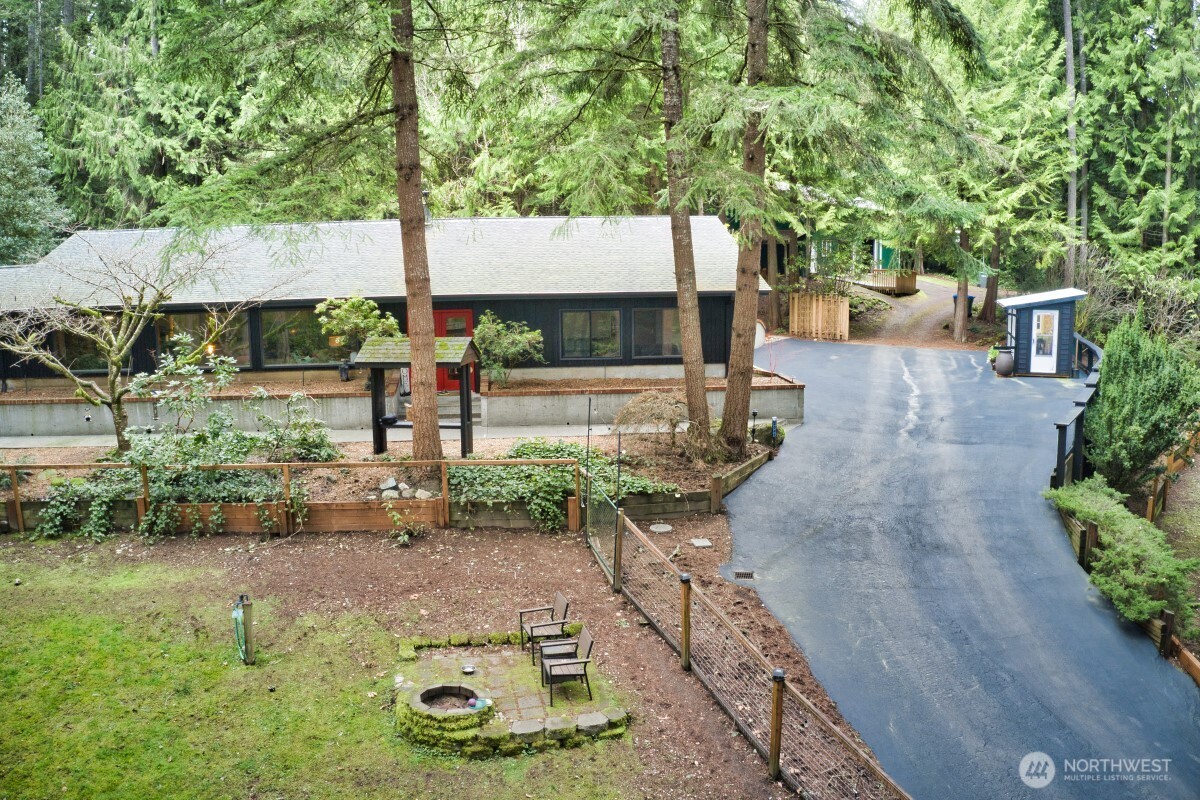 2041 Ptarmigan Lane NW