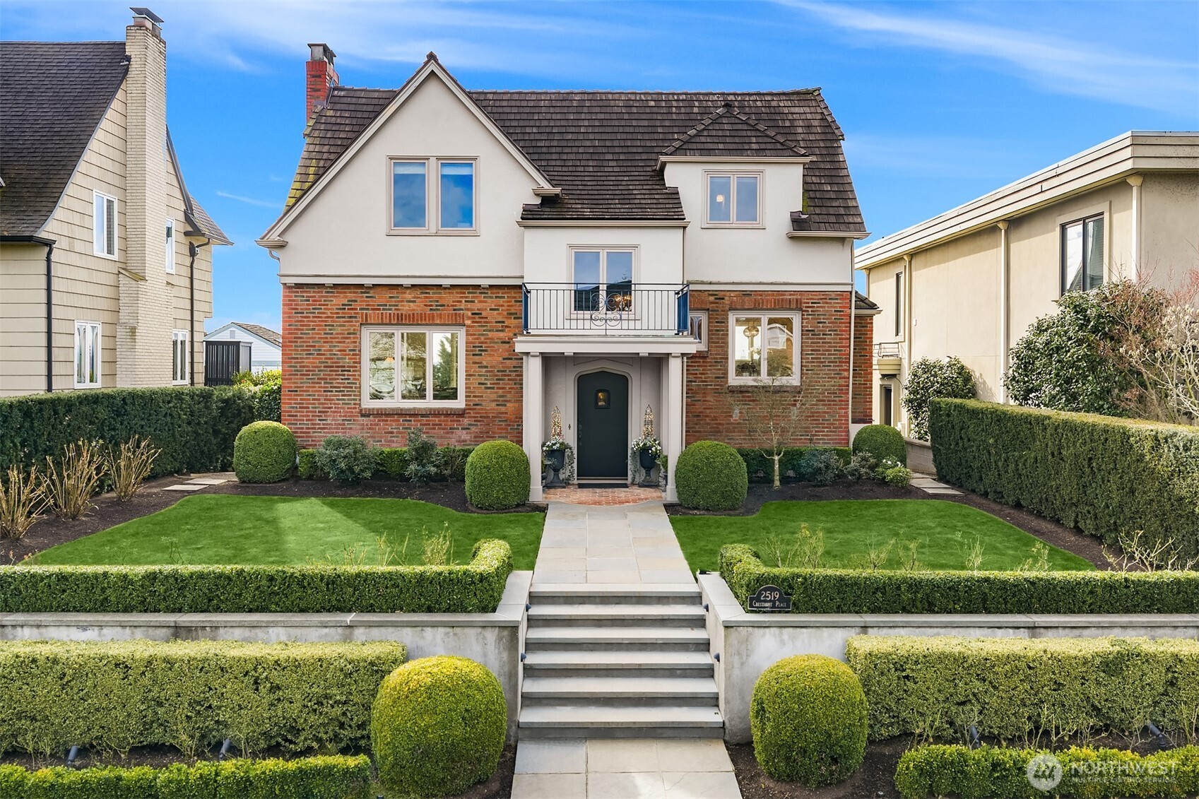 2519 Crestmont Place W