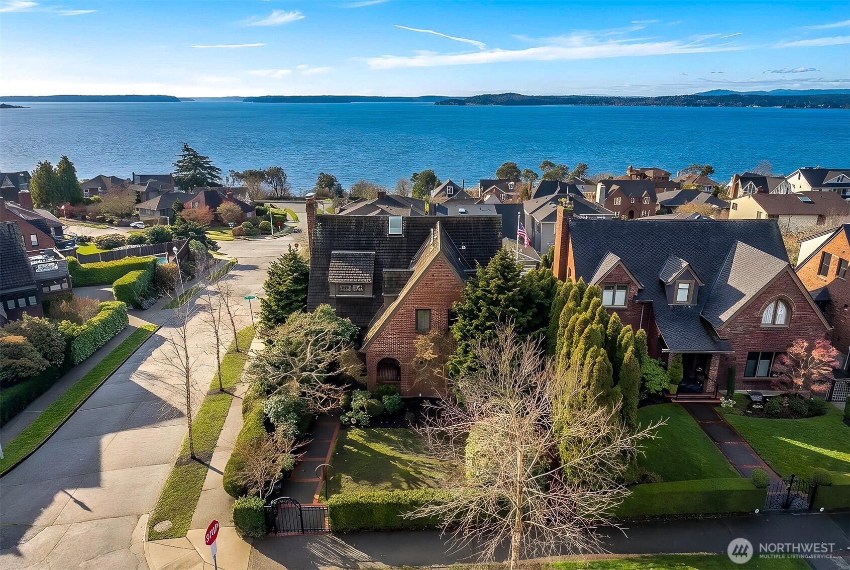 2301 Rosemont Place W