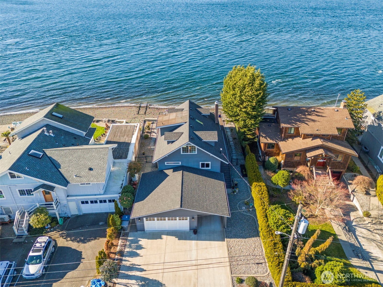 1816 Day Island Boulevard W