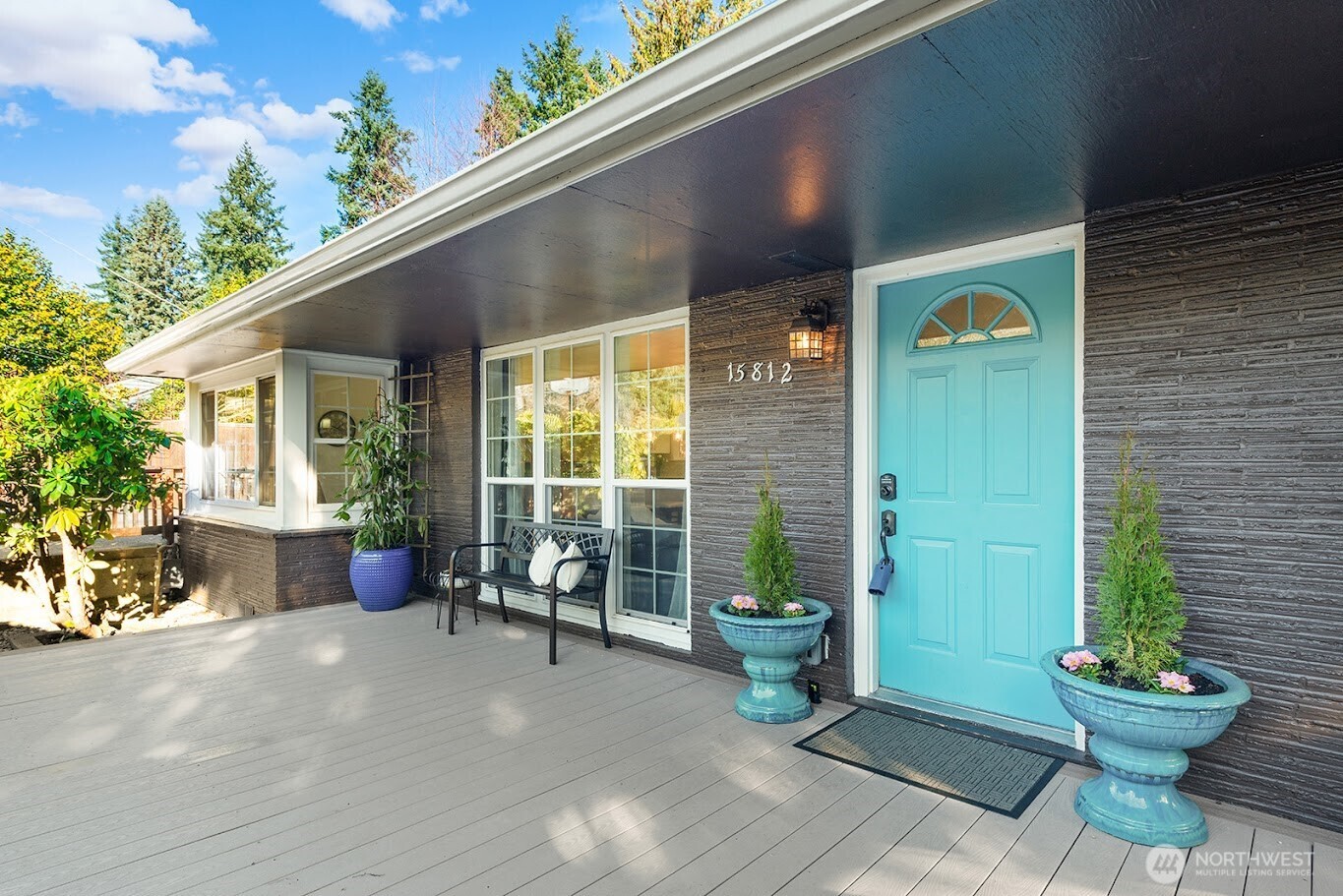 15812 30 Avenue NE