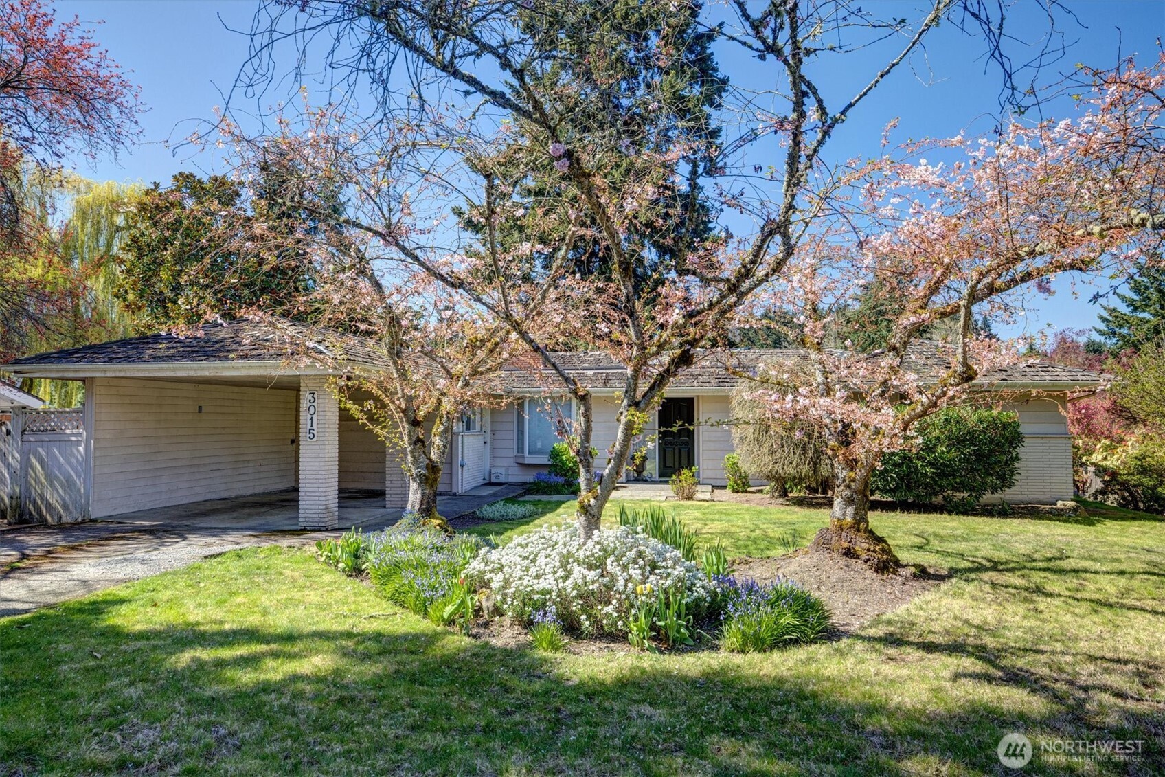 3015 Hunts Point Circle