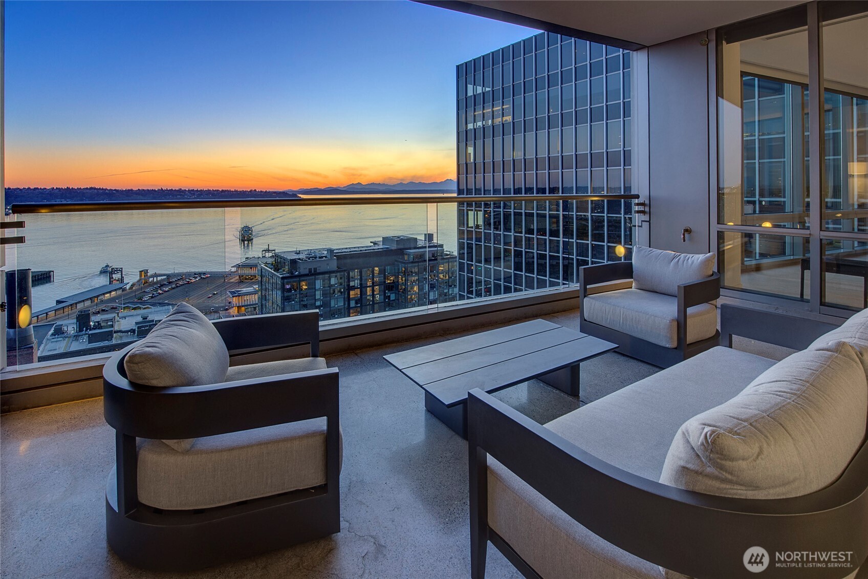 715 2nd Avenue Unit: 1702