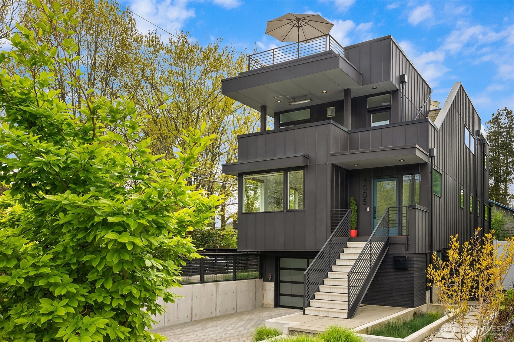 4005 Corliss Avenue N