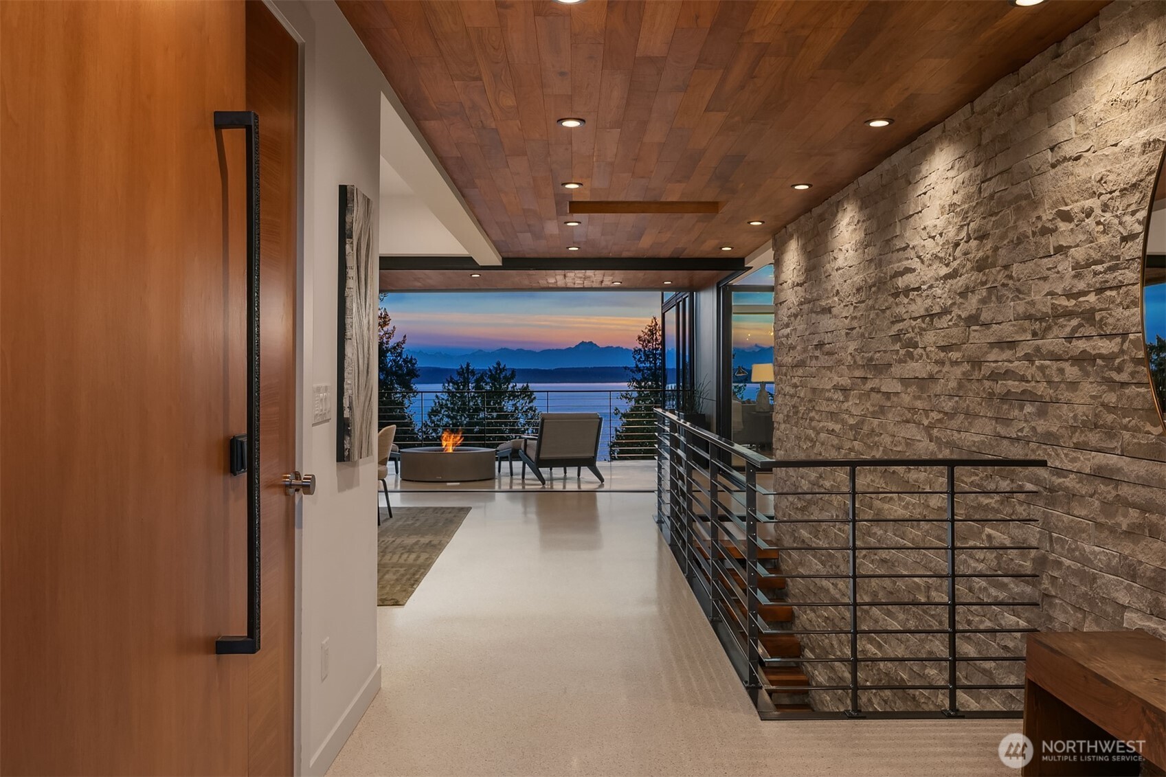 2825 Magnolia Boulevard W