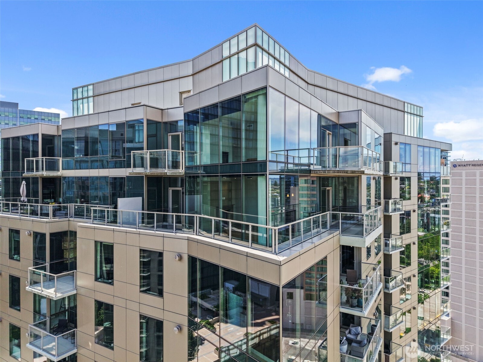 10610 NE 9th Place Unit: 2307