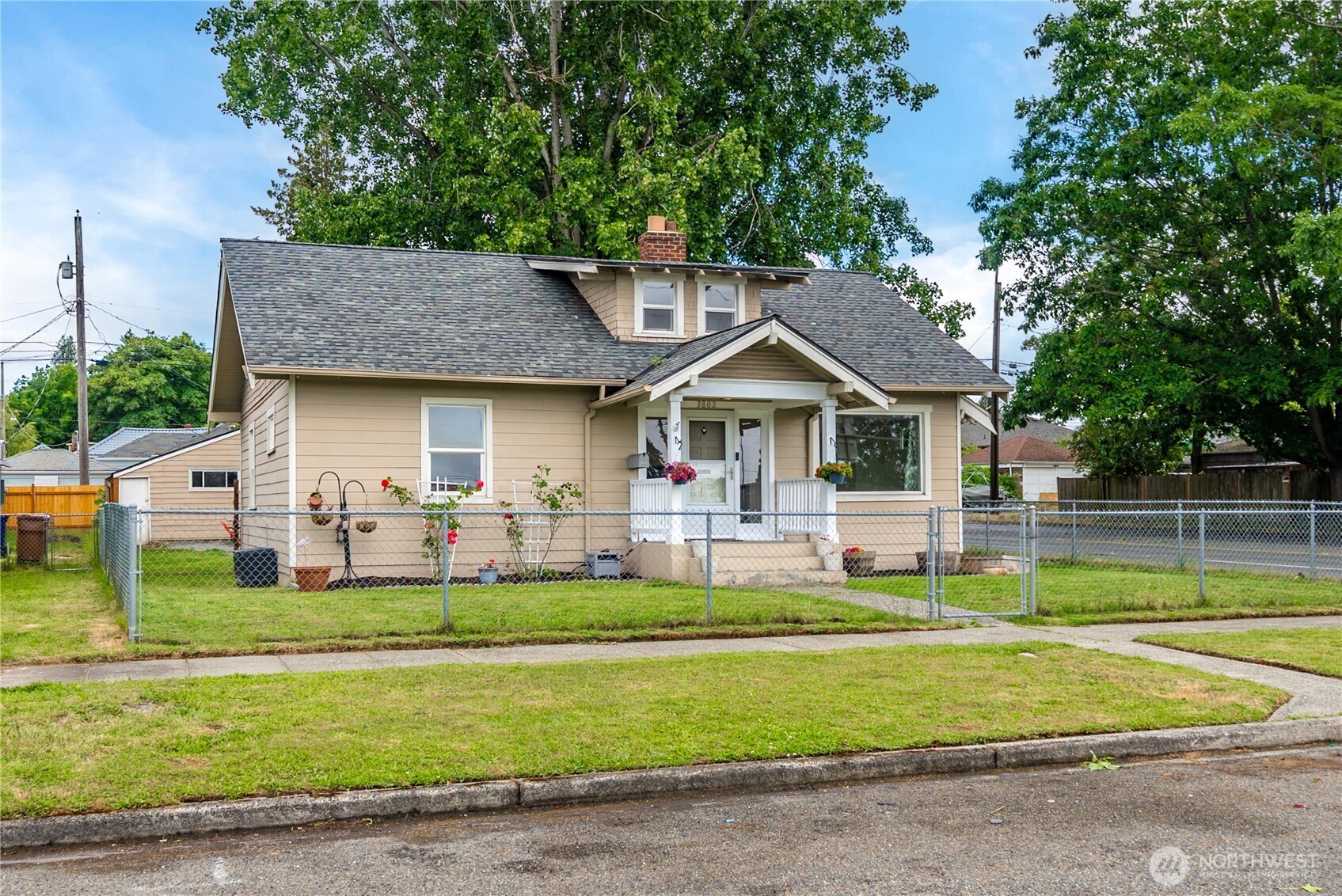 3802 S Ainsworth Avenue