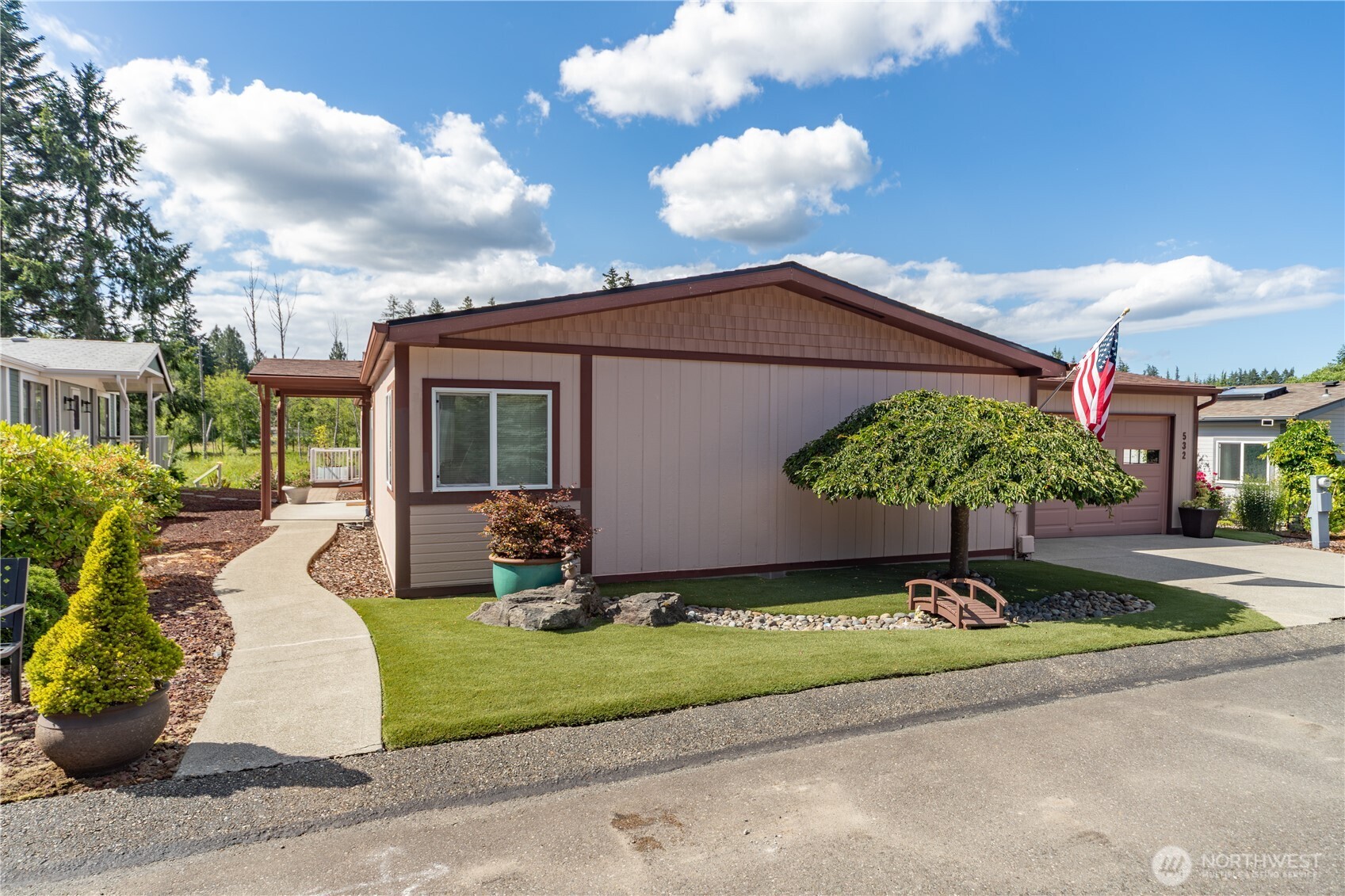 532 NW Silver Glen Lane
