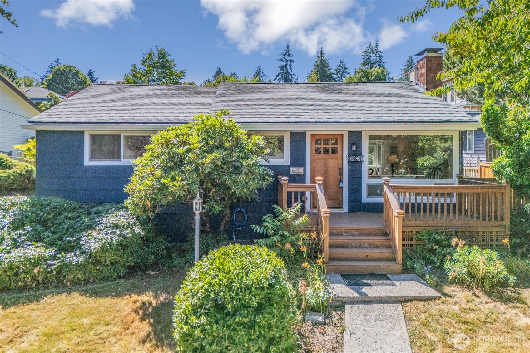 6831 37th Avenue NE